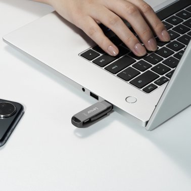 Lexar® JumpDrive® D400 USB 3.2 Gen 1 Dual Drive with USB-C® and USB-A Connectors (512 GB)