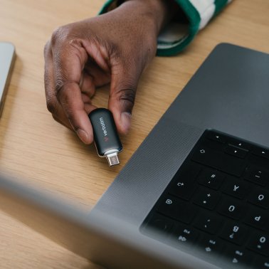 Verbatim® Plectra USB-C® Flash Drive, Black (64 GB)